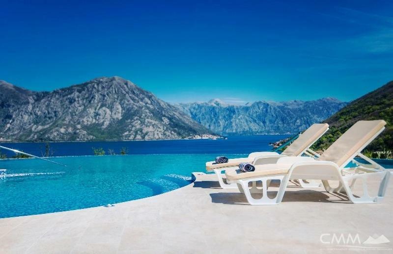 Luxury 1 Bedroom Apartment With Cozy Garden D2-2 In Morinj Kotor Luaran gambar