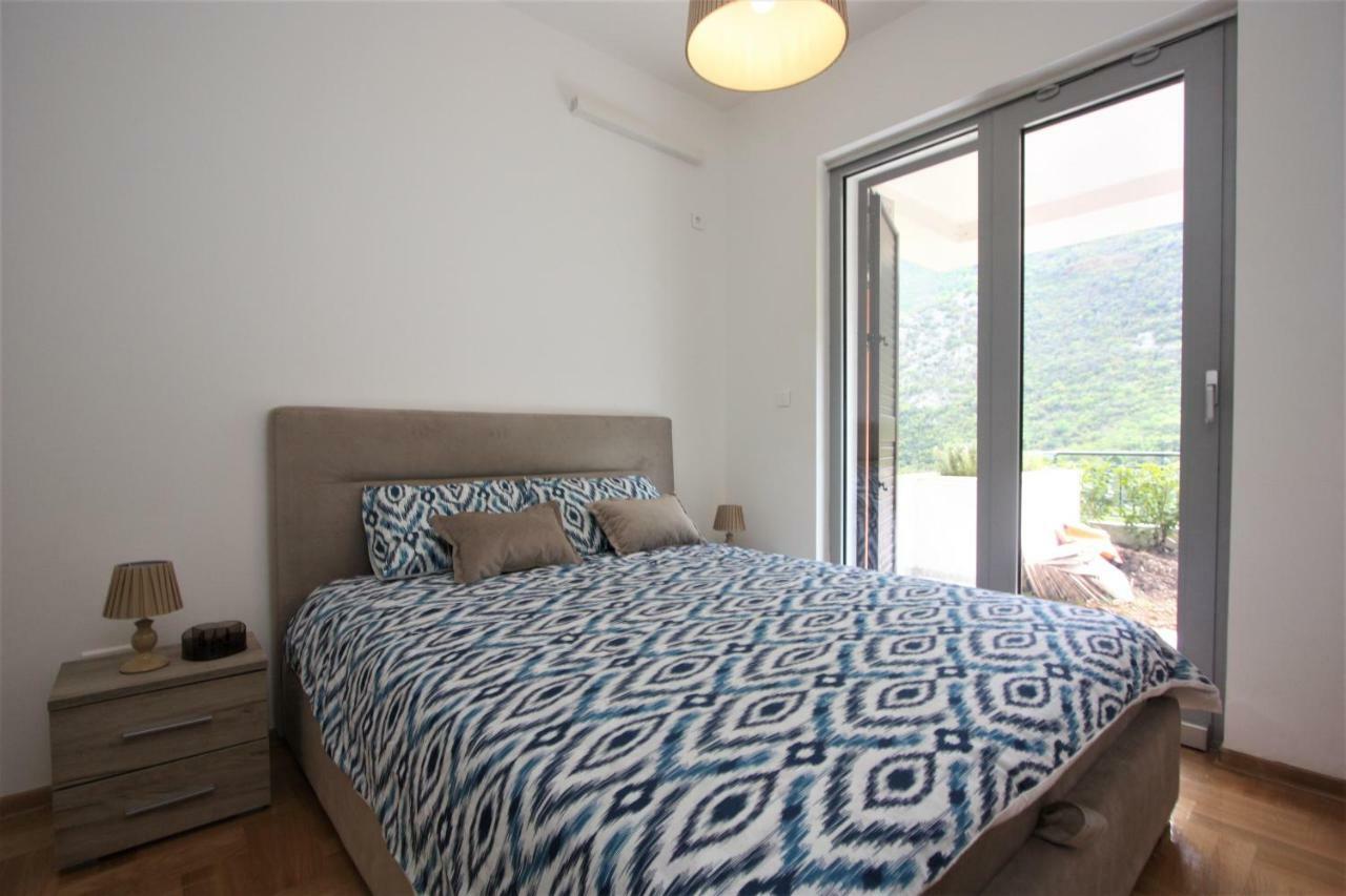 Luxury 1 Bedroom Apartment With Cozy Garden D2-2 In Morinj Kotor Luaran gambar